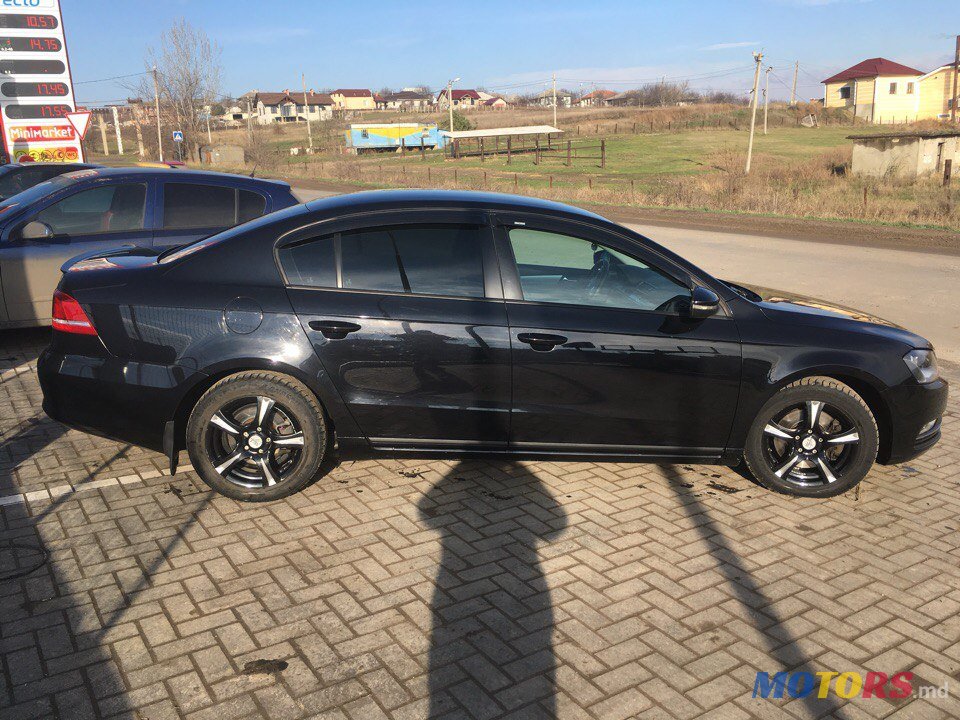 2011' Volkswagen Passat B7 bluemotion photo #3
