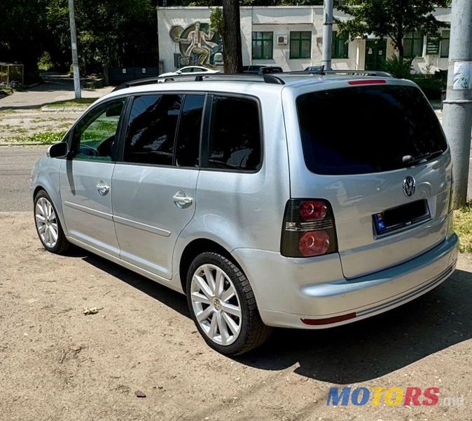 2009' Volkswagen Touran photo #3