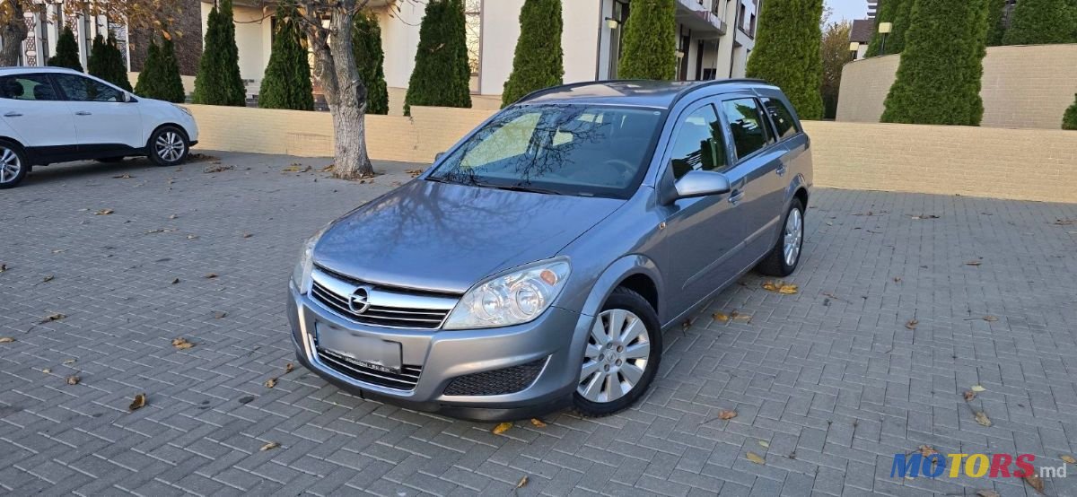 2008' Opel Astra photo #1