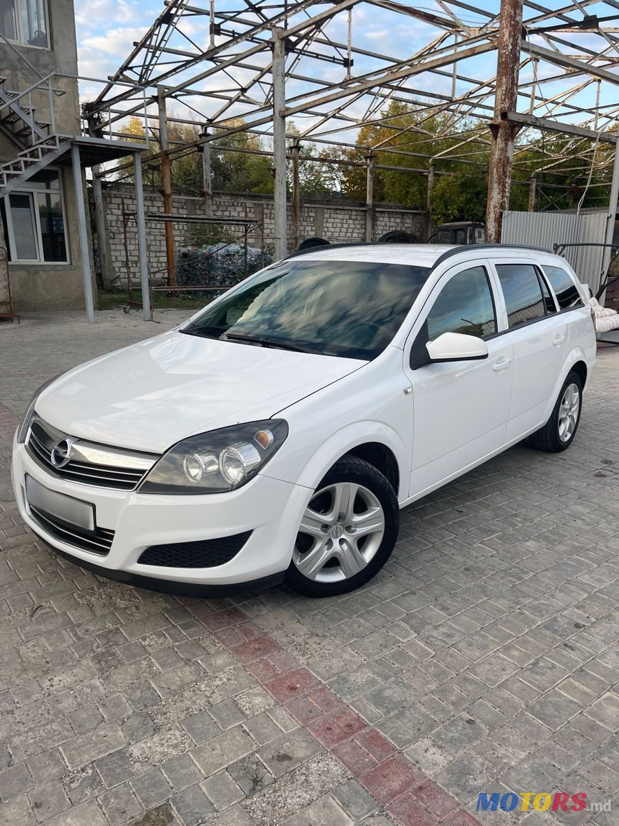 2010' Opel Astra photo #3