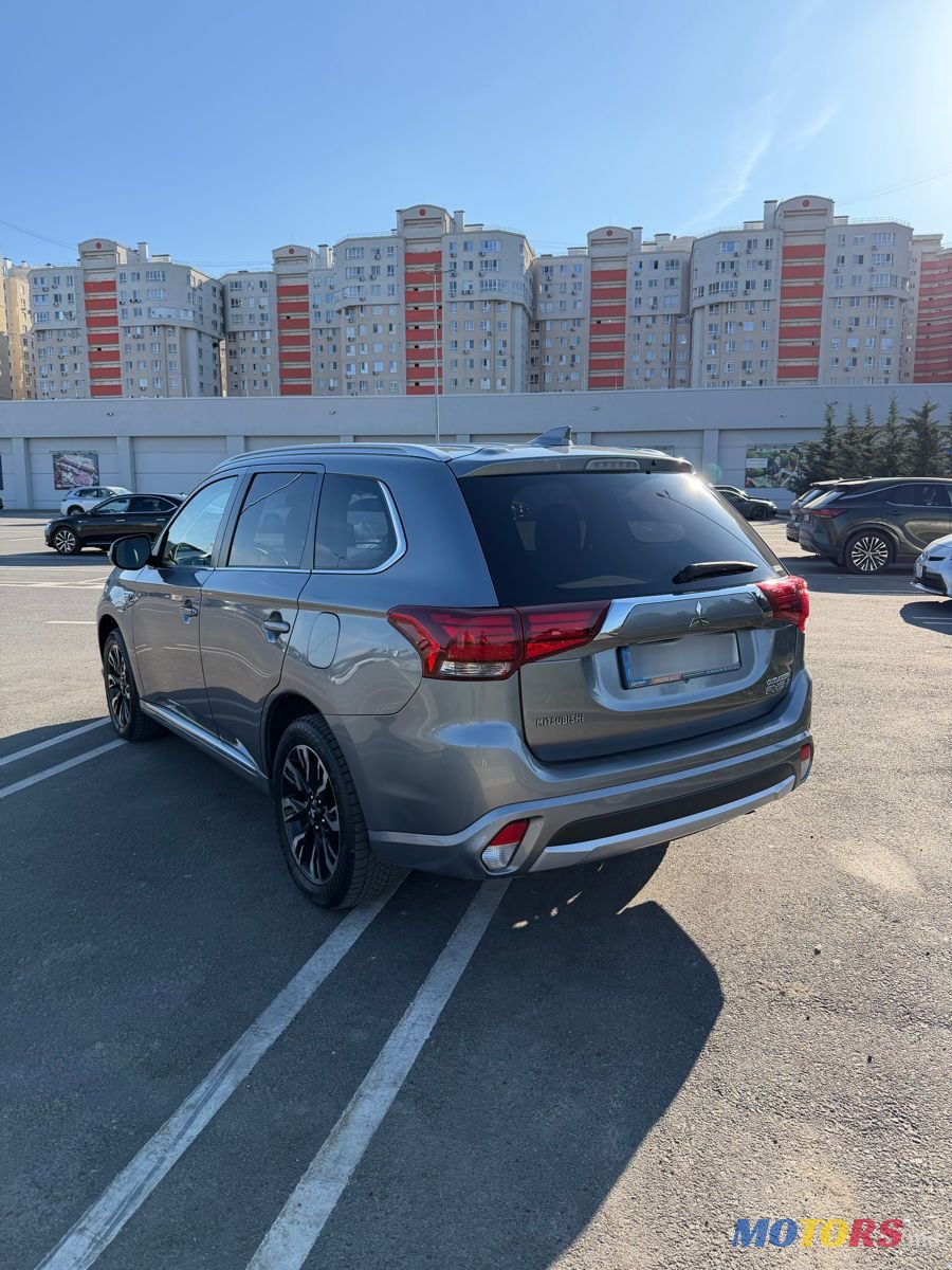 2018' Mitsubishi Outlander photo #5