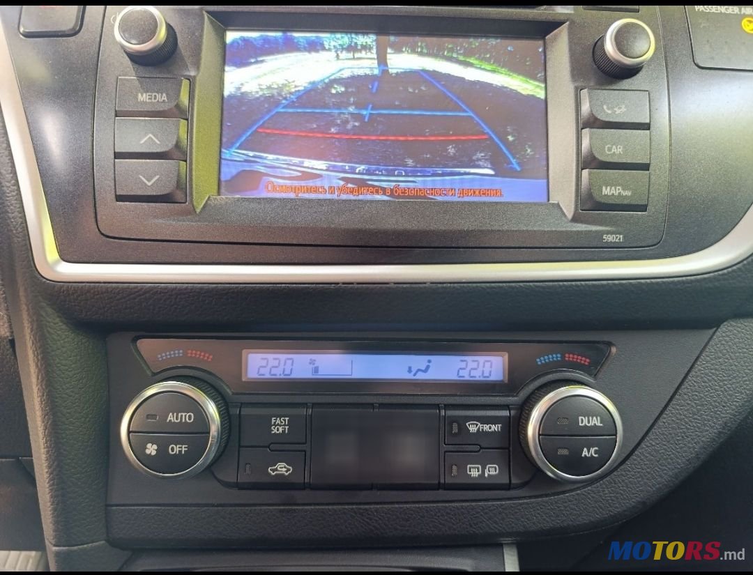2013' Toyota Auris photo #5