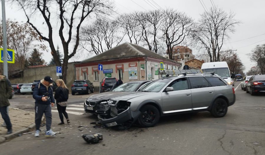 Авария в центре Кишинева: есть пострадавшая