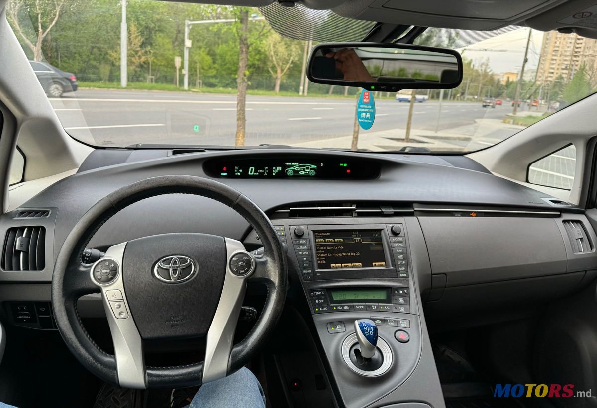 2011' Toyota Prius photo #6
