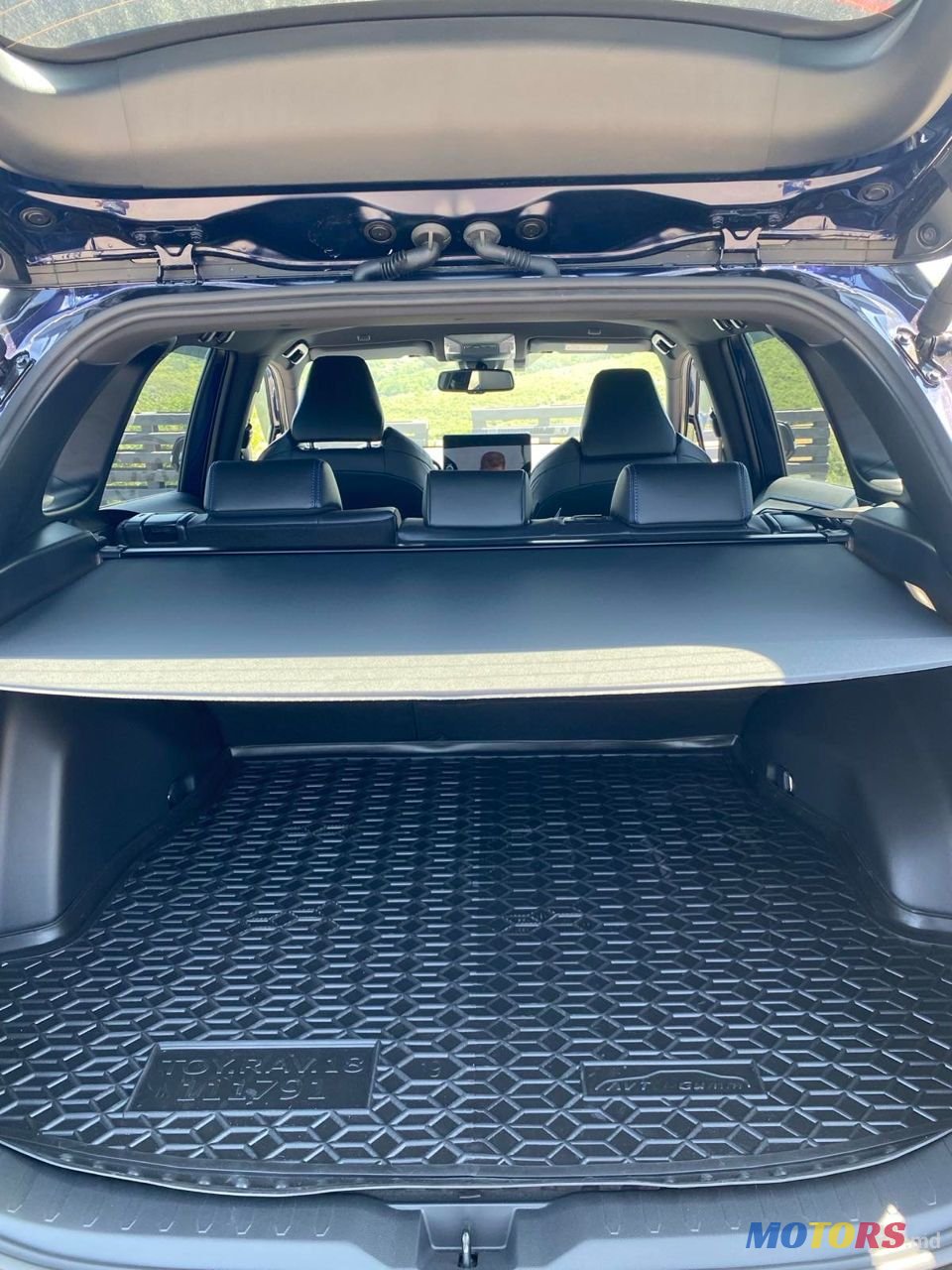 2024' Toyota RAV4 photo #4