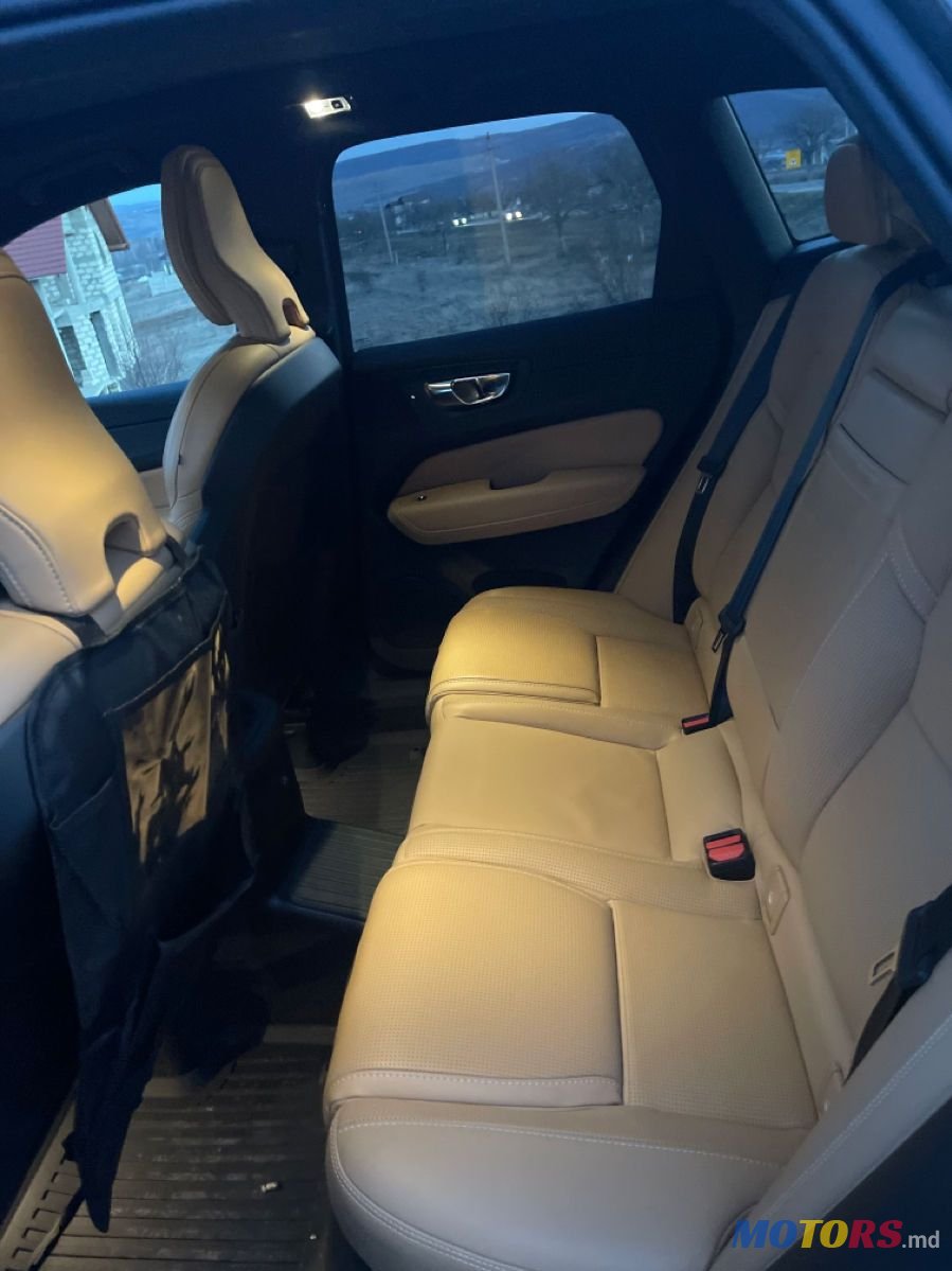 2019' Volvo XC60 photo #6