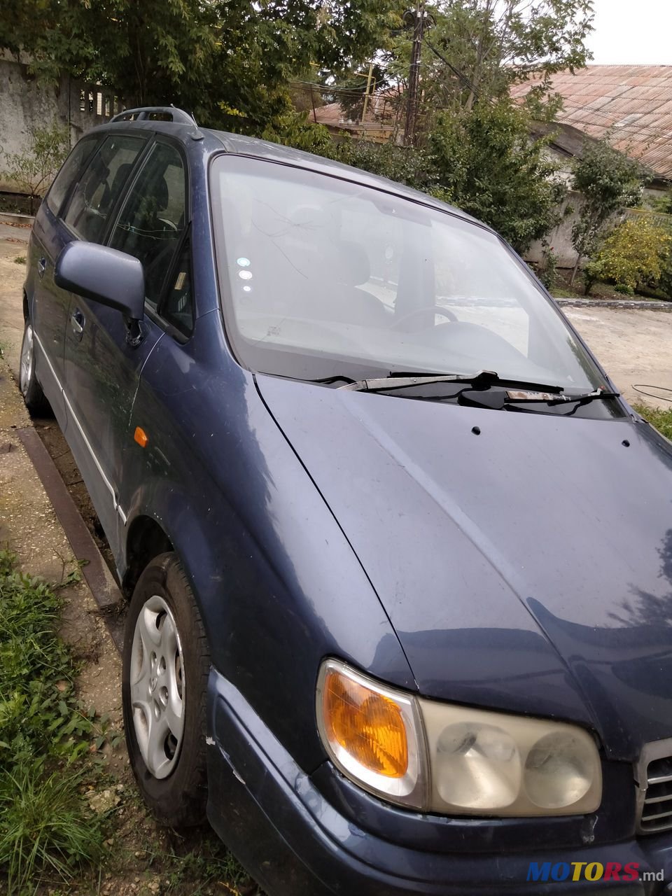 2001' Hyundai Trajet photo #1