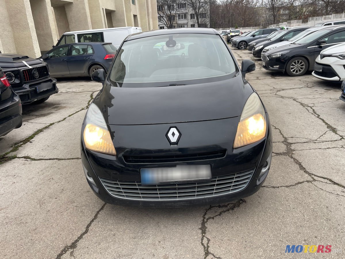 2010' Renault Grand Scenic photo #1