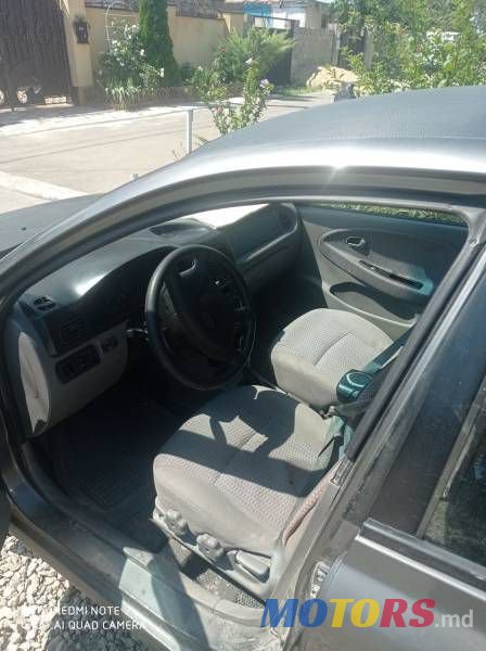 2002' Kia Rio photo #2