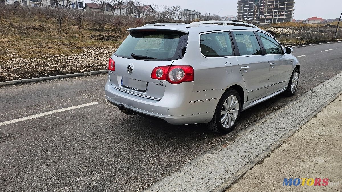 2010' Volkswagen Passat photo #4