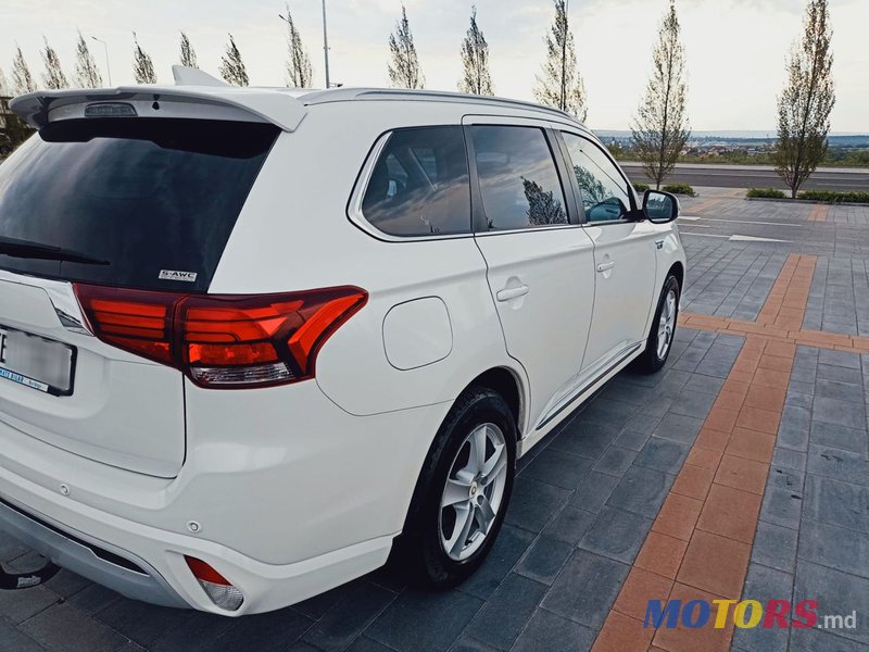 2019' Mitsubishi Outlander photo #4