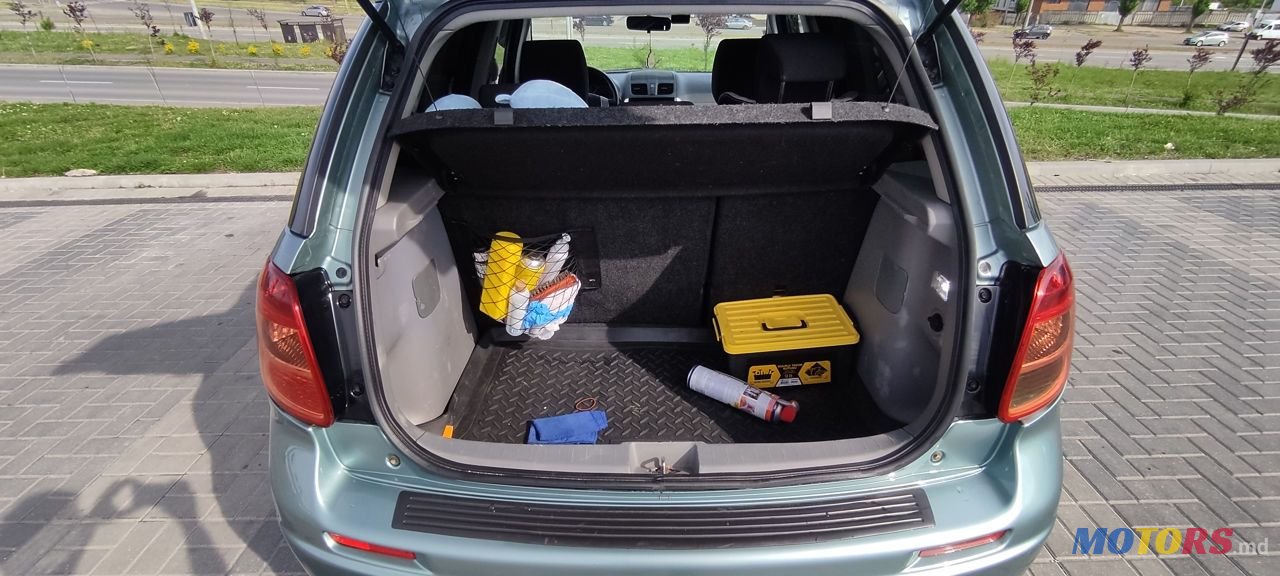 2011' Suzuki SX4 photo #4