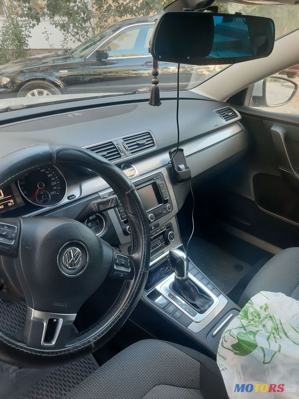 2011' Volkswagen Passat photo #1