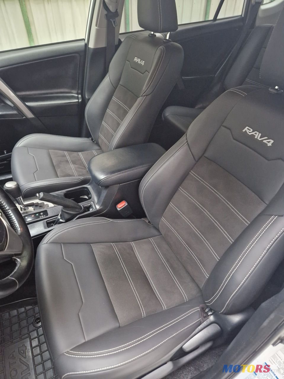 2018' Toyota RAV4 photo #5