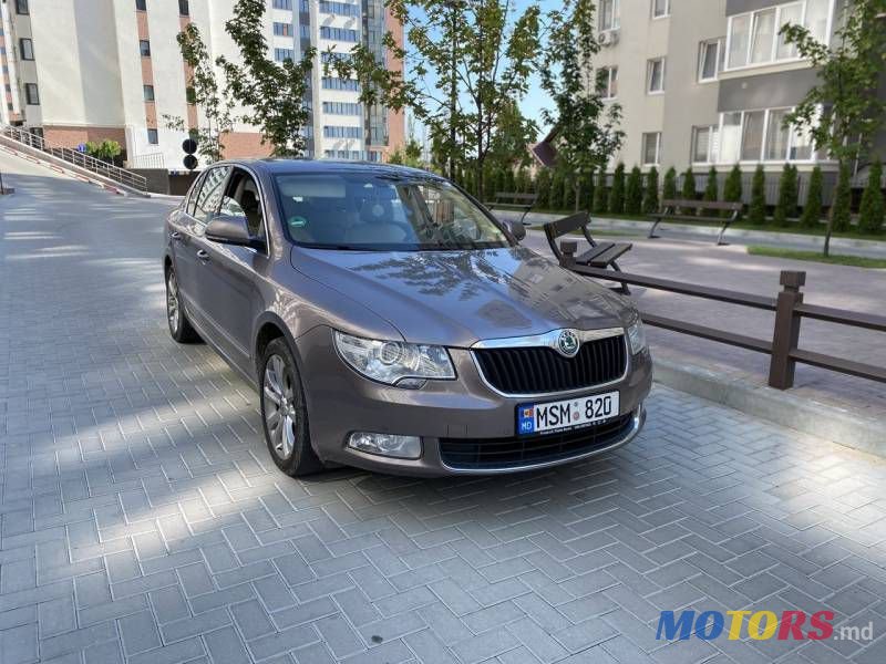 2011' Skoda Superb photo #2