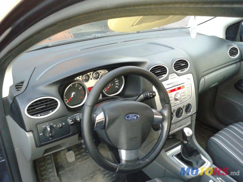 2010' Ford Focus photo #2