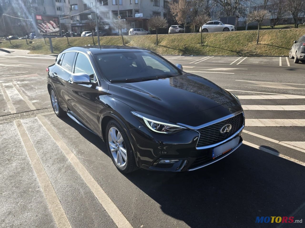 2016' Infiniti Q30 photo #1