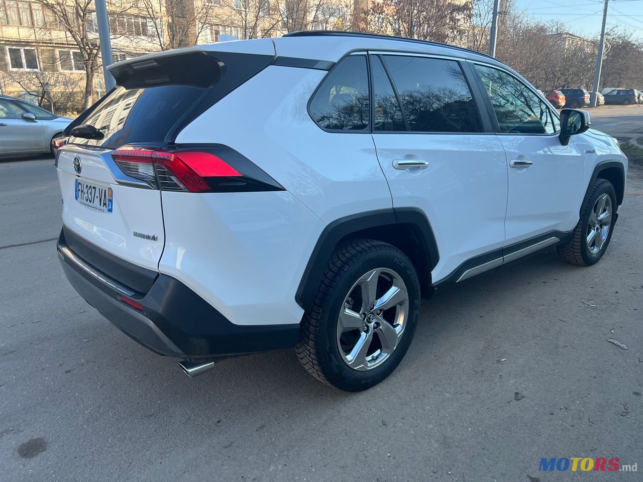 2019' Toyota RAV4 photo #3