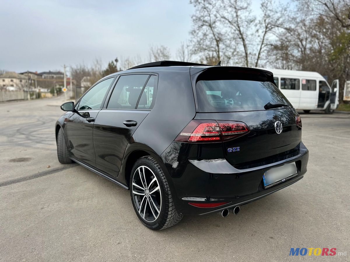 2016' Volkswagen Golf photo #2