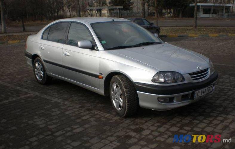 2000' Toyota Avensis photo #1