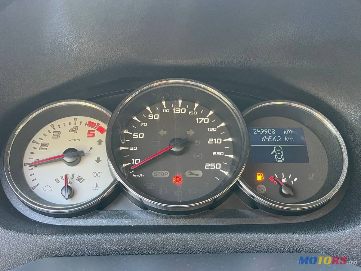 2010' Renault Megane photo #5