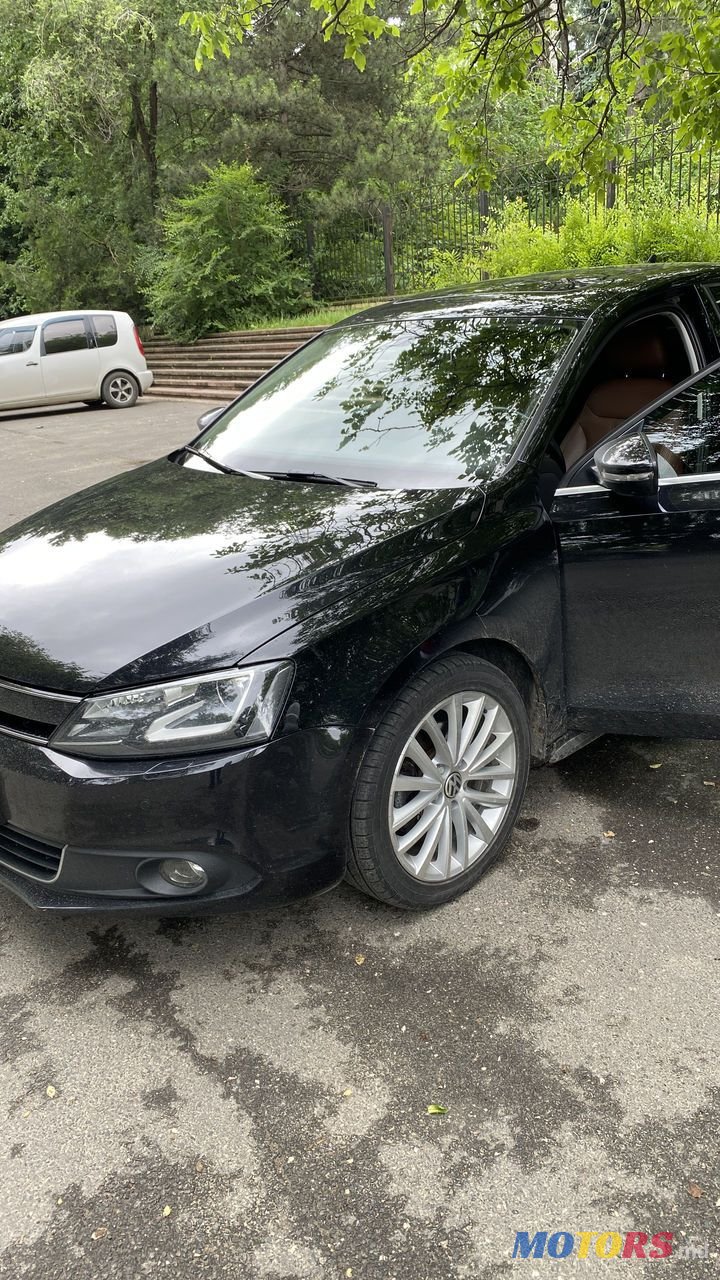 2013' Volkswagen Jetta photo #3