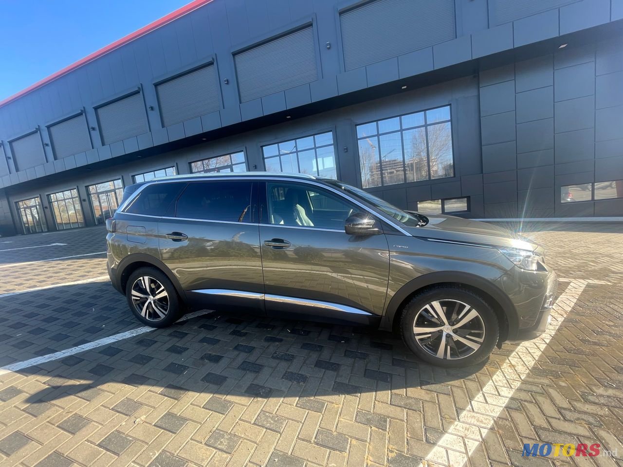 2018' Peugeot 5008 photo #1