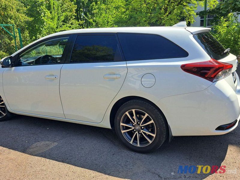 2017' Toyota Auris photo #2