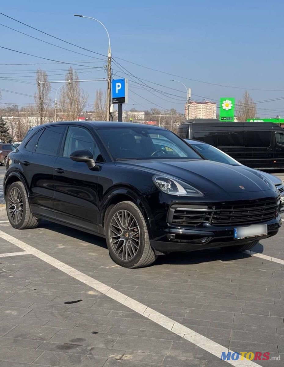2019' Porsche Cayenne photo #2