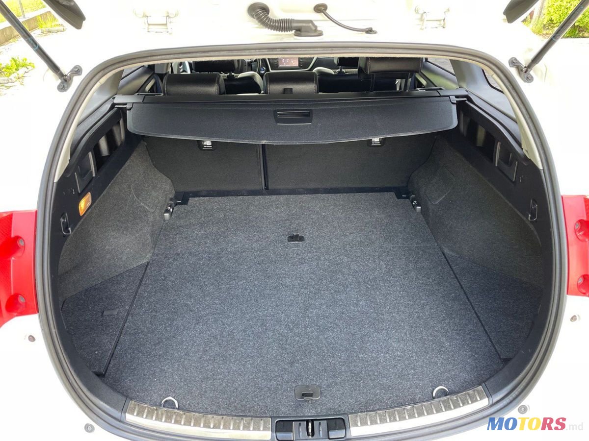 2013' Toyota Auris photo #6