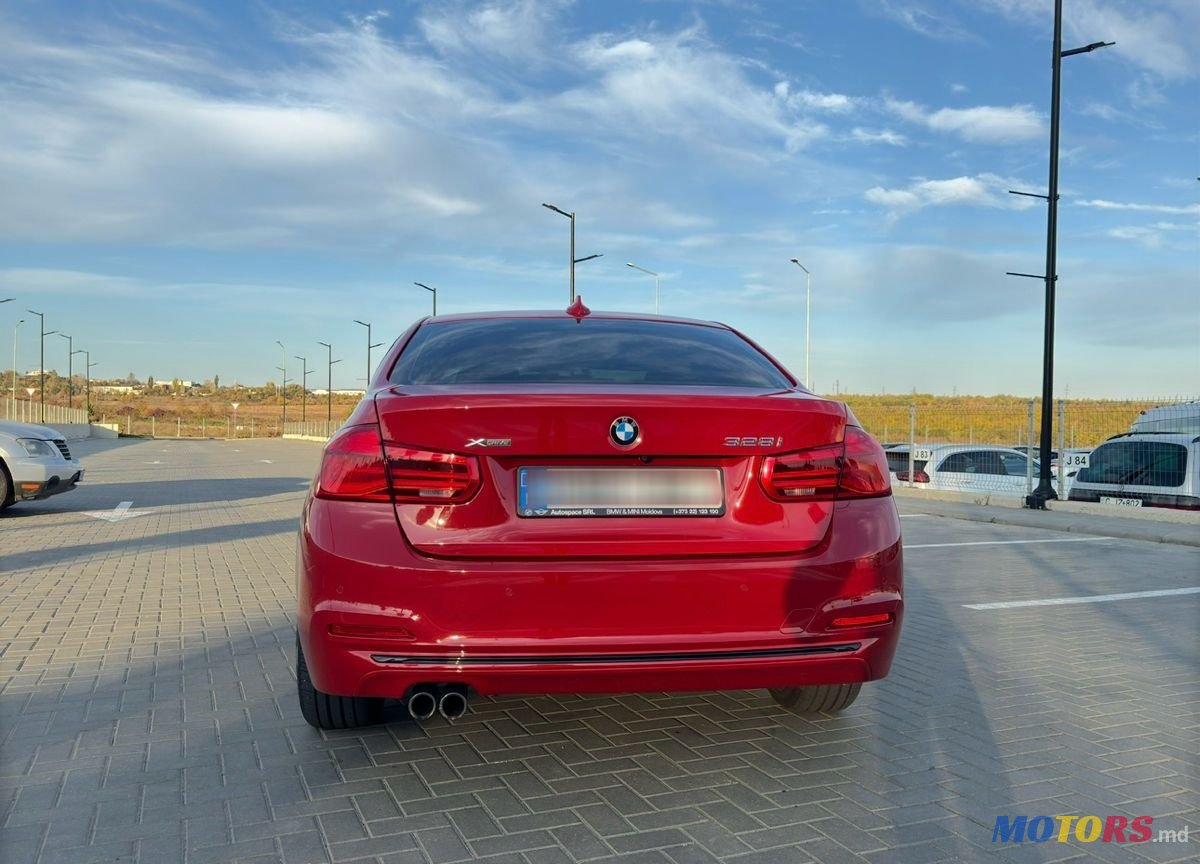 2015' BMW 3 Series photo #4