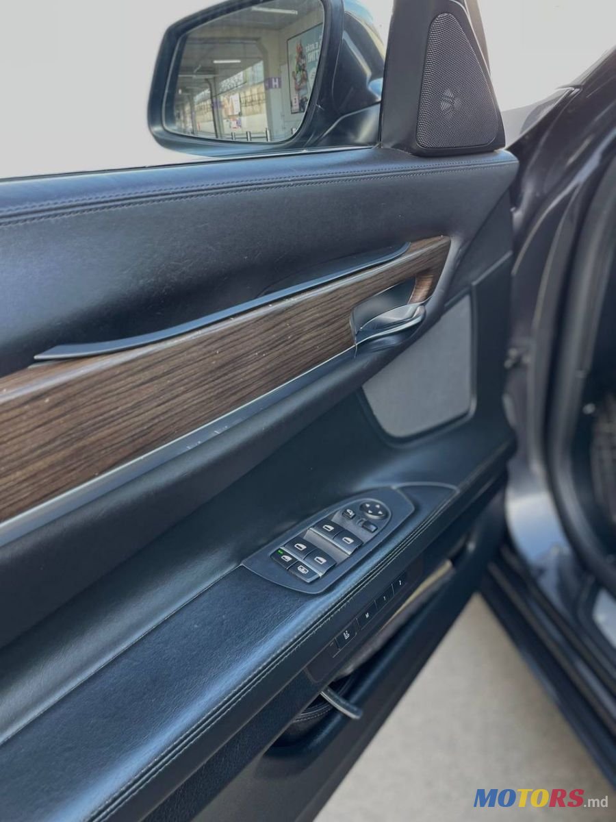 2011' BMW 7 Series photo #5