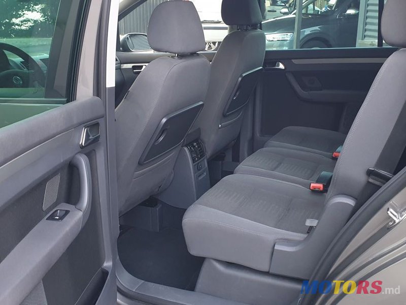 2007' Volkswagen Touran photo #5