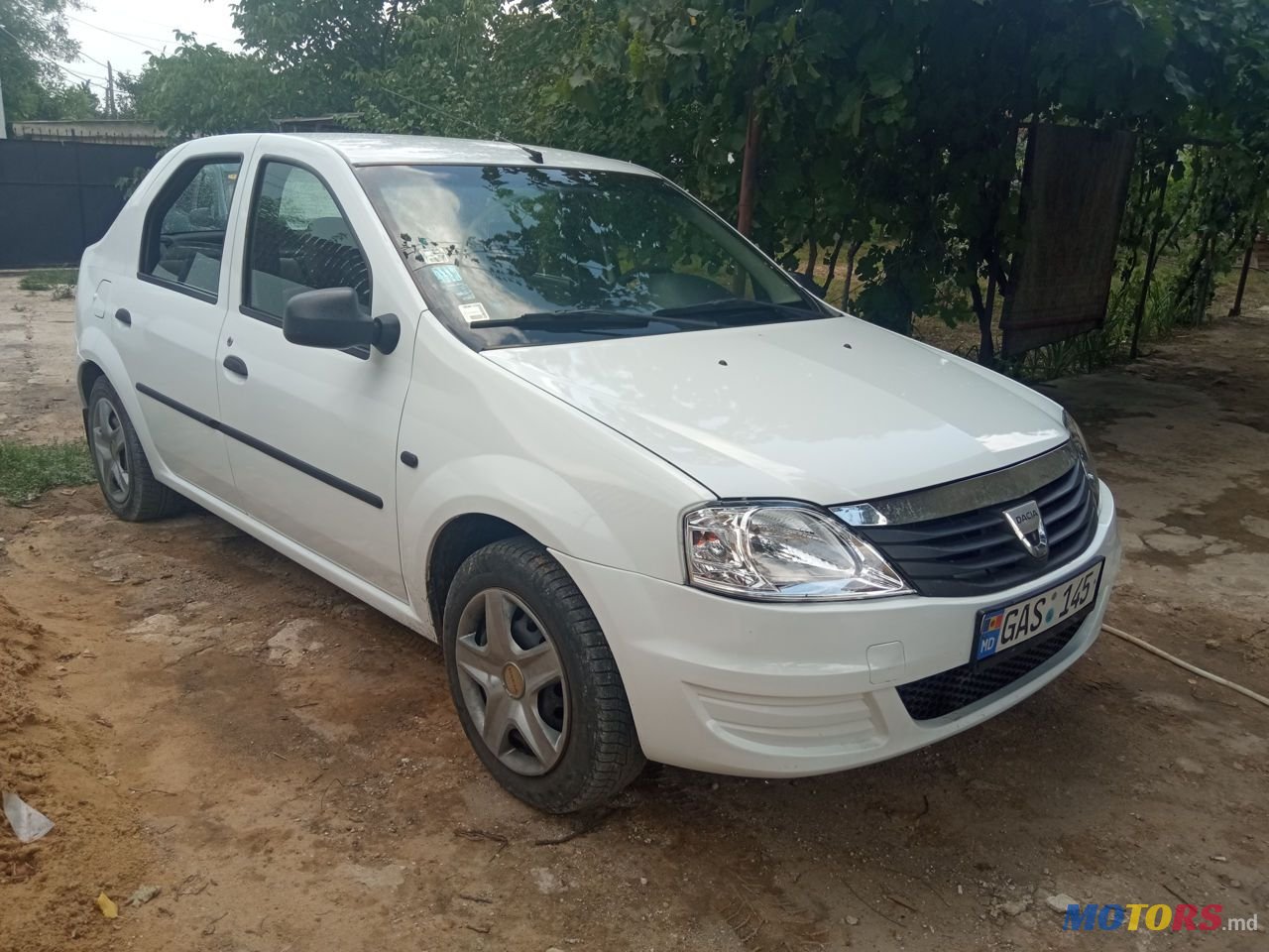 2009' Dacia Logan photo #2