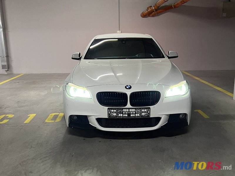 2011' BMW 5 Series photo #3