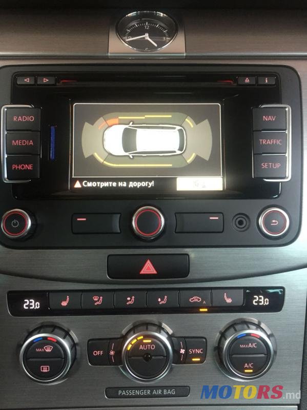 2013' Volkswagen Passat photo #3