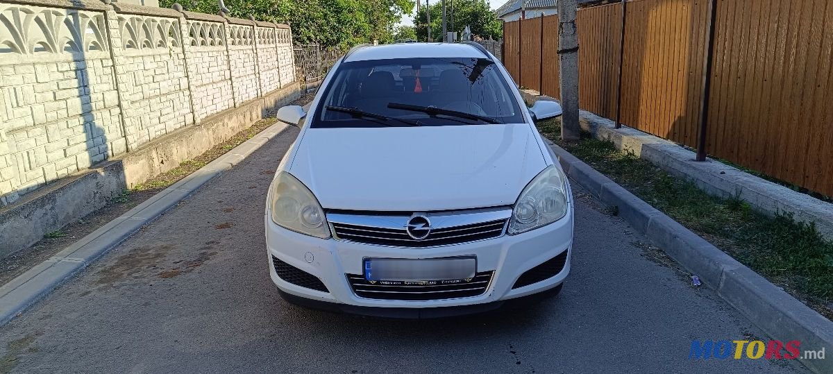 2008' Opel Astra photo #1