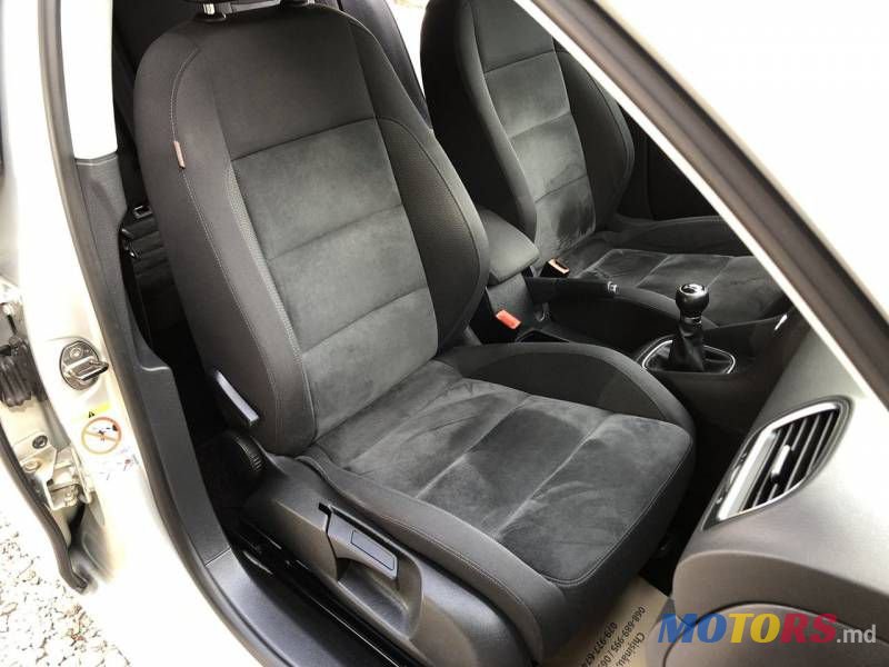 2010' Volkswagen Golf photo #4