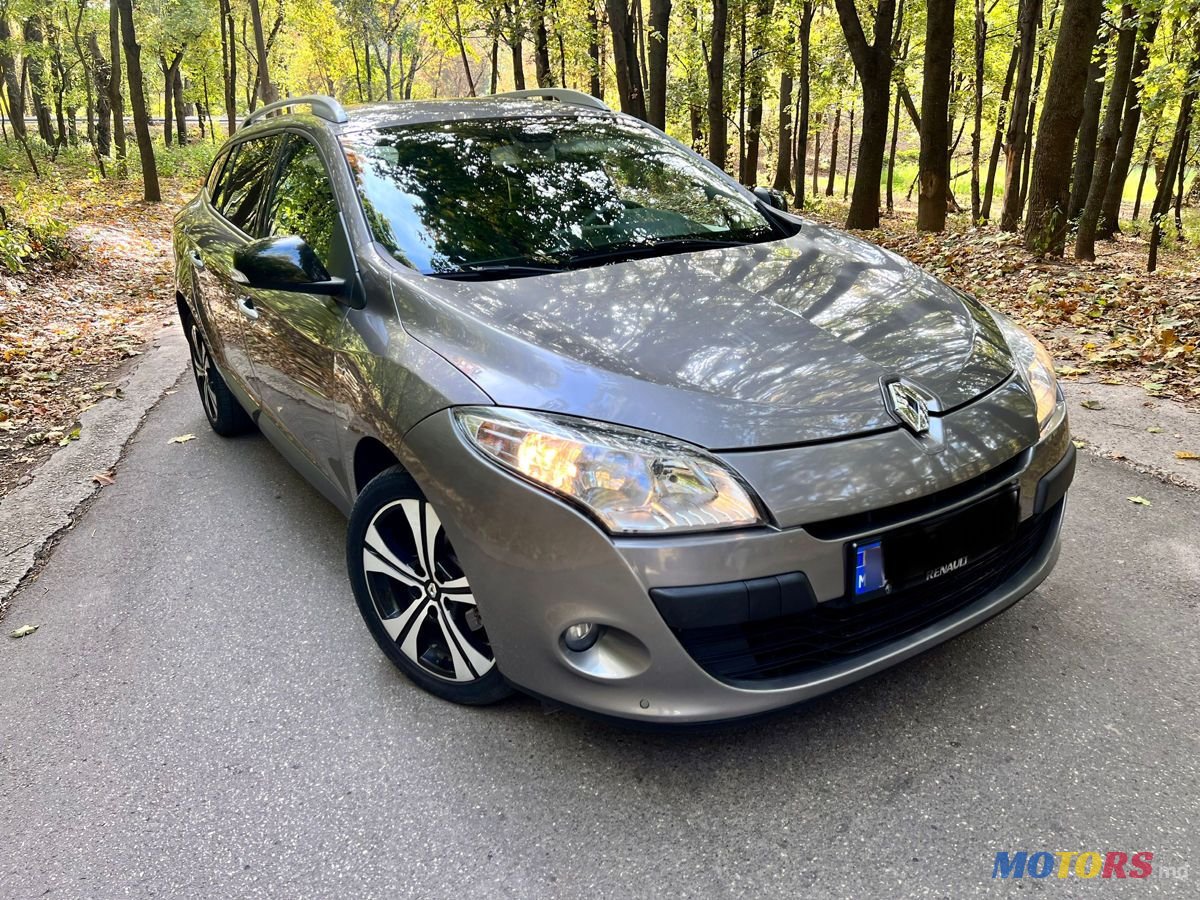 2011' Renault Megane photo #2