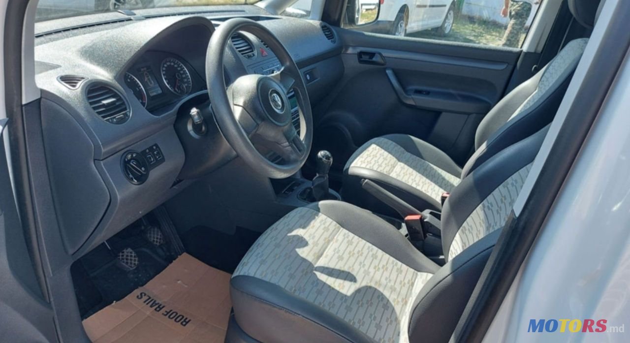 2013' Volkswagen Caddy photo #4