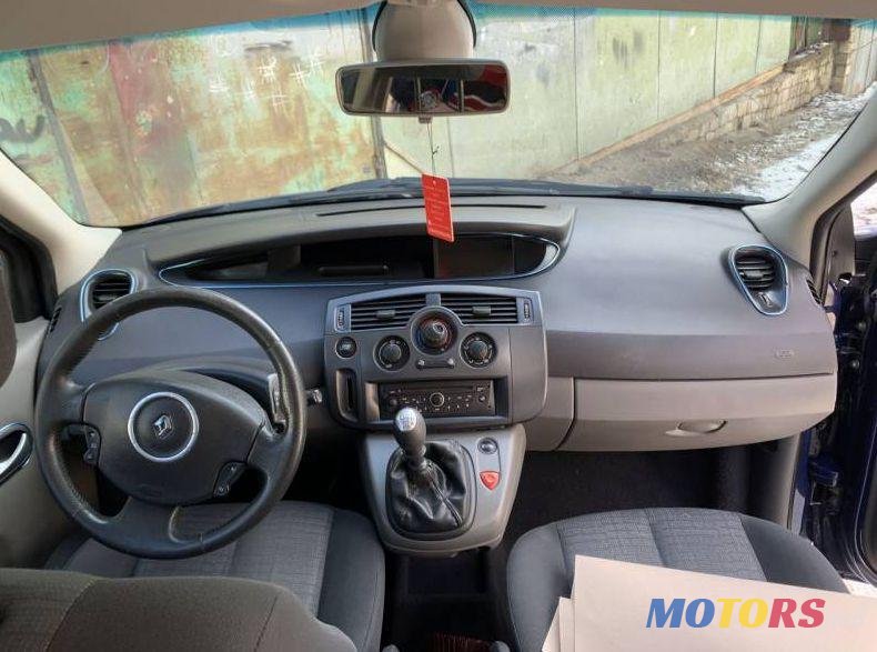 2008' Renault Grand Scenic photo #2