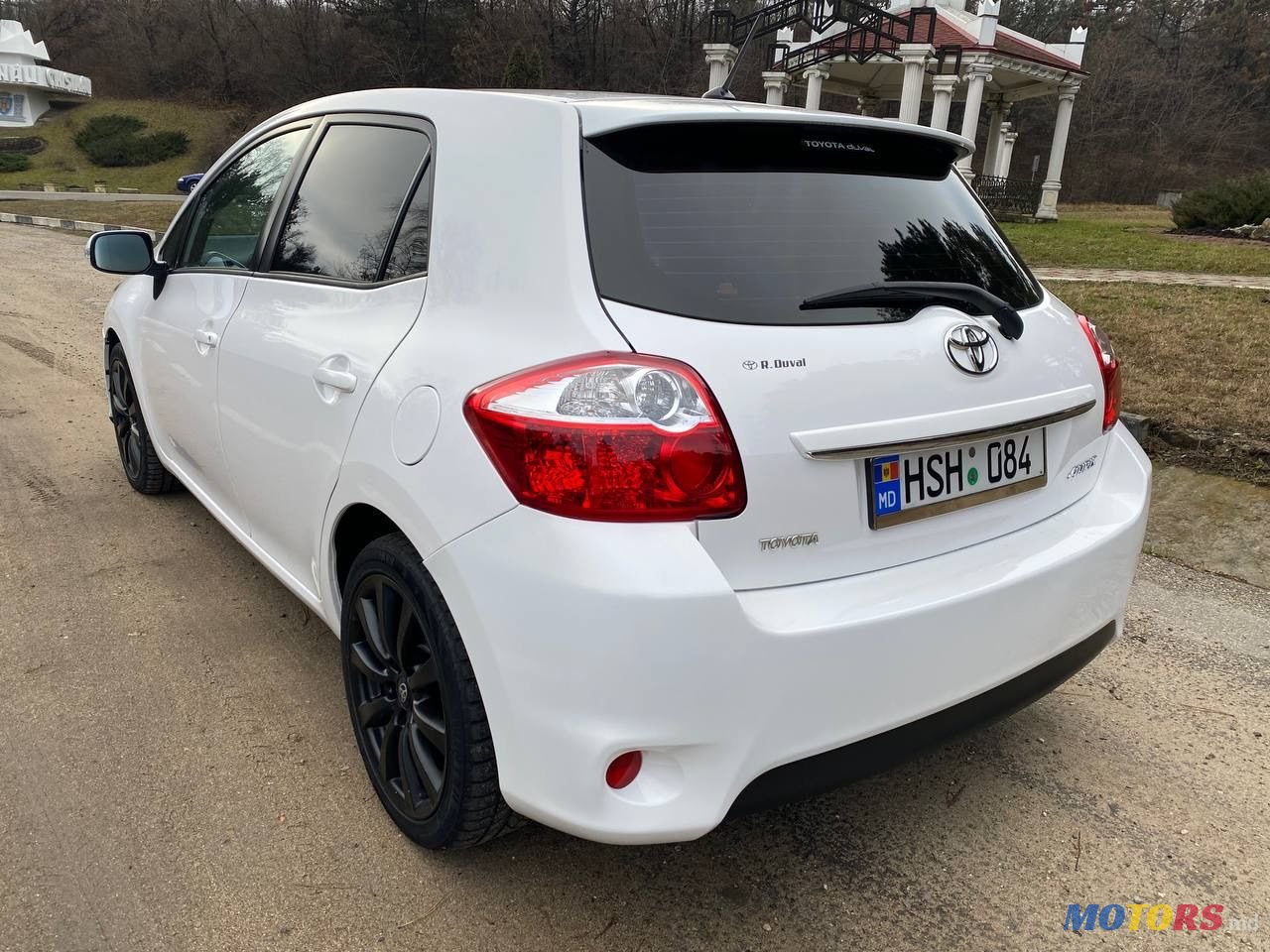 2011' Toyota Auris photo #4