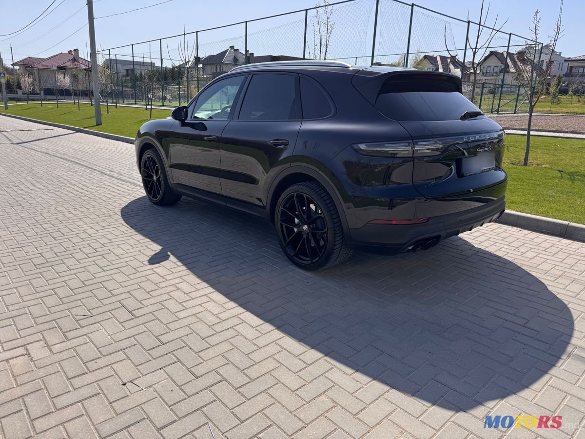 2019' Porsche Cayenne photo #2