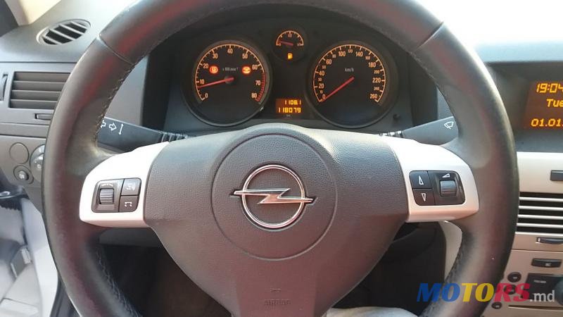 2009' Opel Astra photo #2