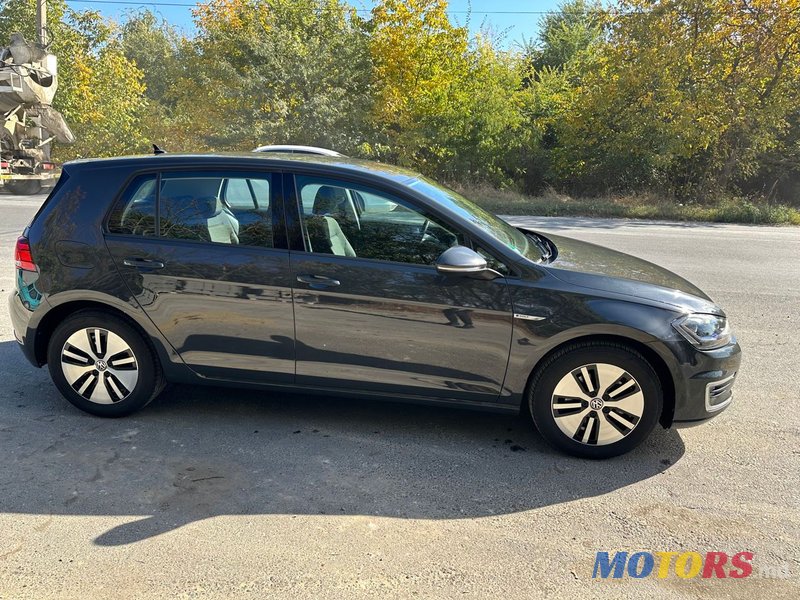 2020' Volkswagen Golf photo #2