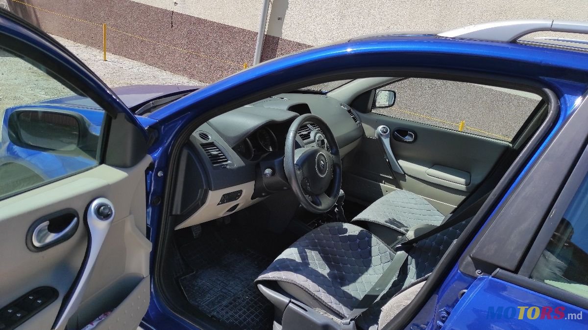 2008' Renault Megane photo #5