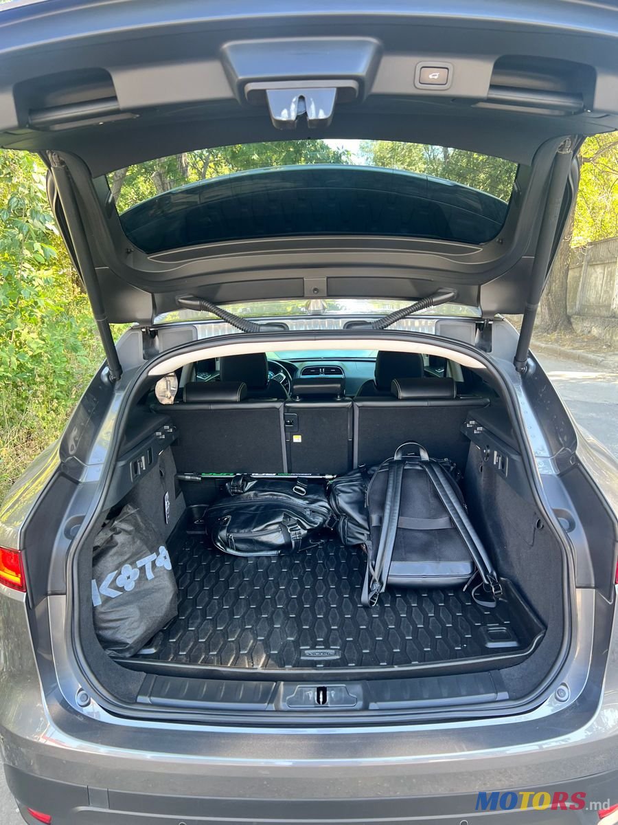 2017' Jaguar F-Pace photo #5