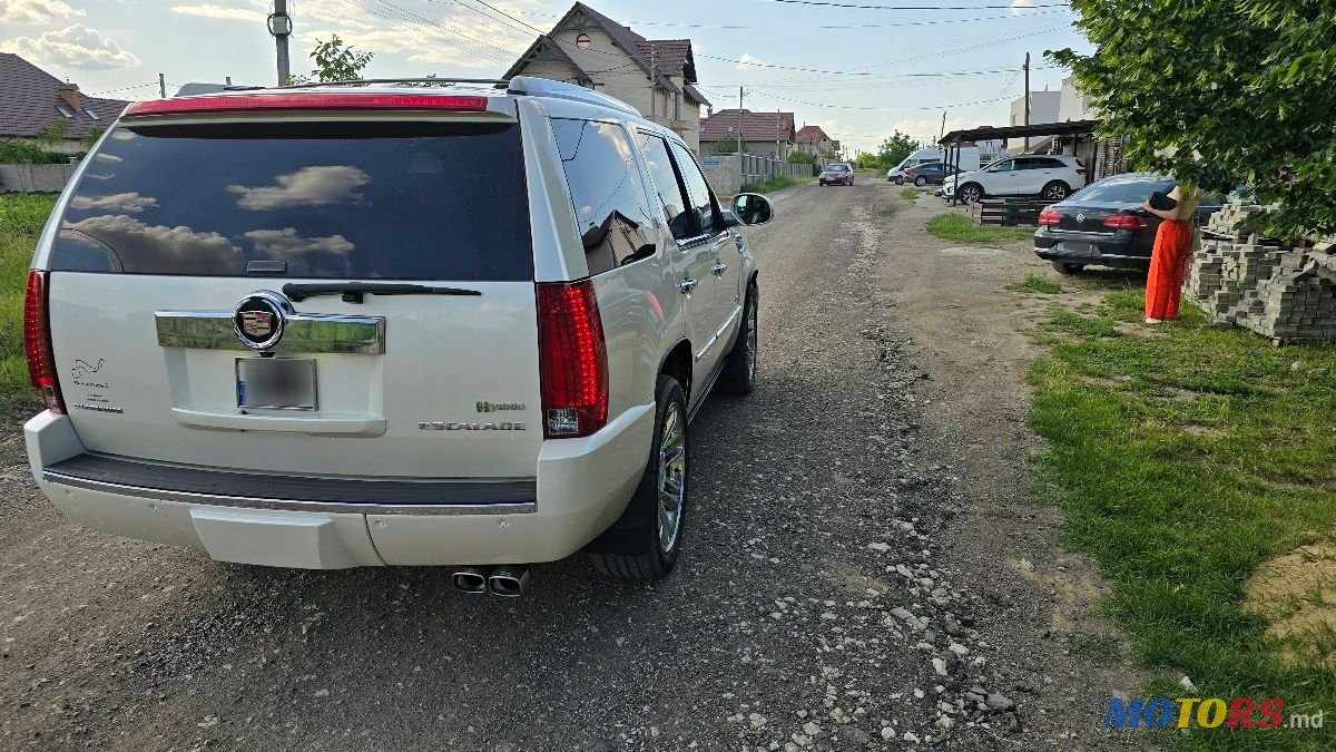 2010' Cadillac Escalade photo #3