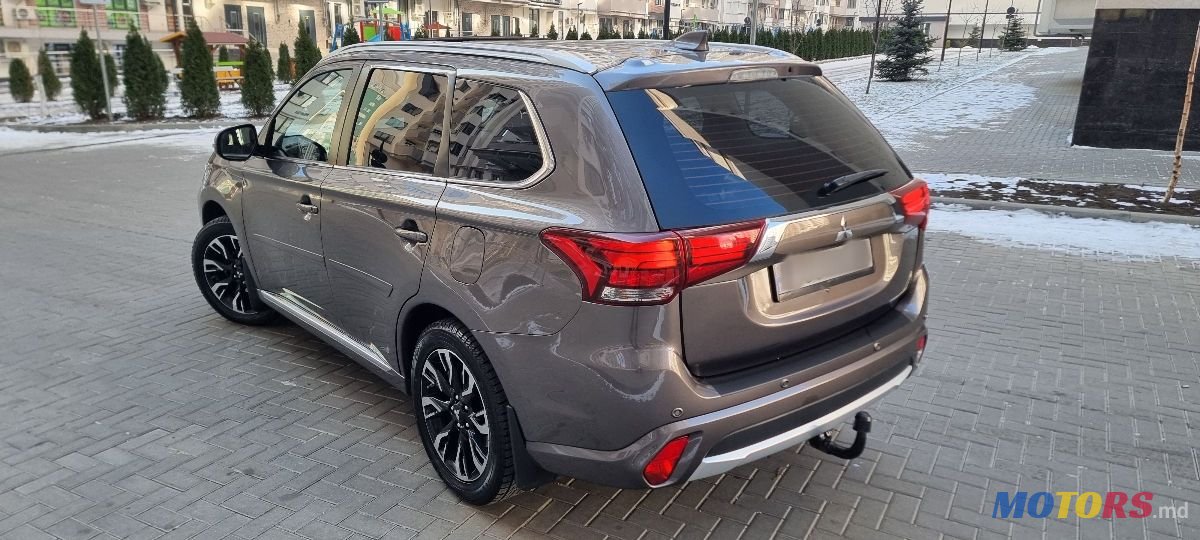 2015' Mitsubishi Outlander photo #4