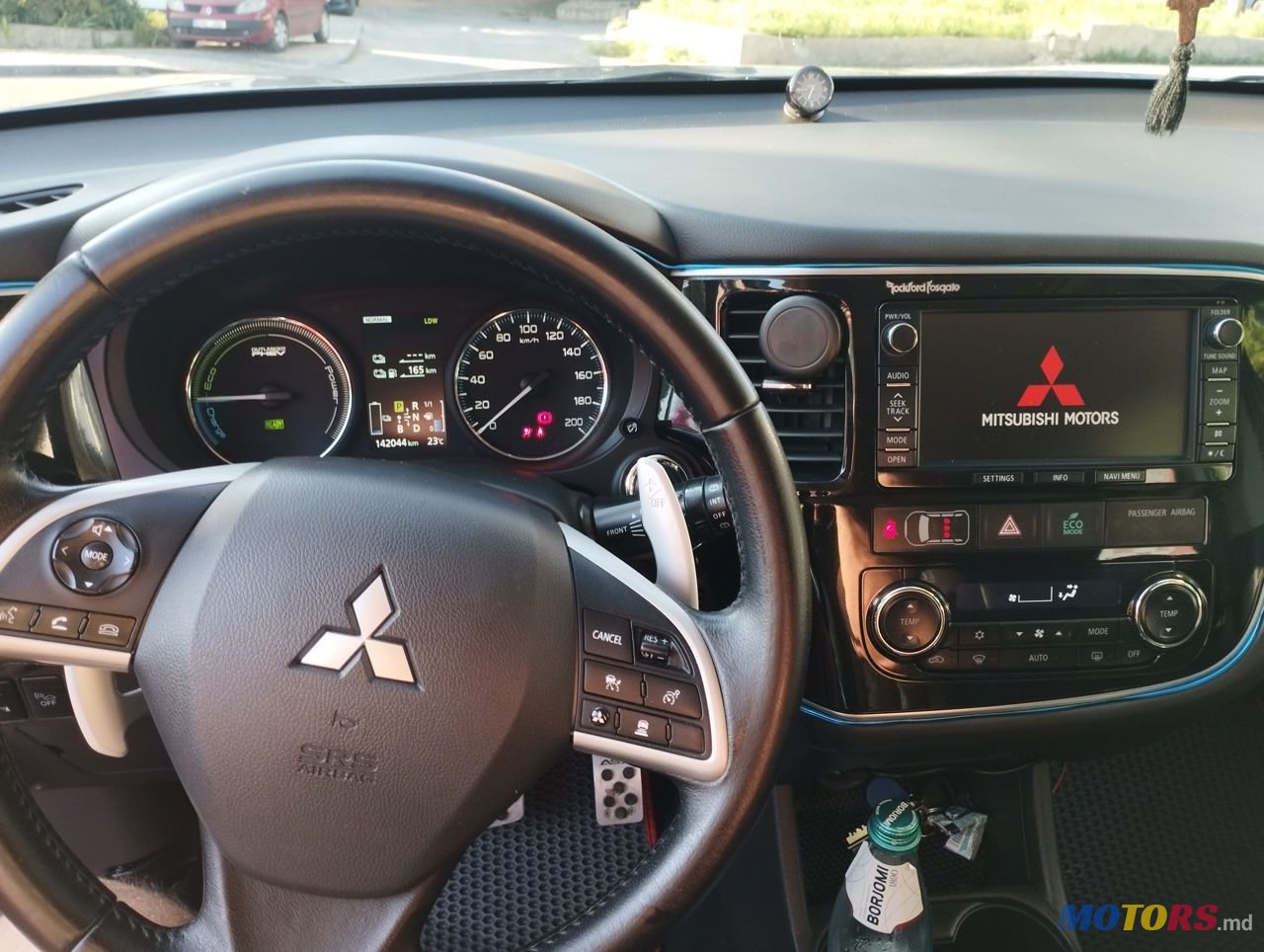 2015' Mitsubishi Outlander photo #6